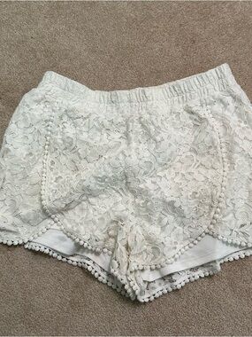 Sienna Sky Cream Lace Pom-Trim Shorts